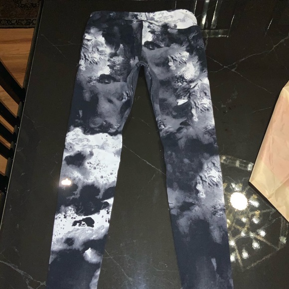 Alo Airbrush Leggings - Blackblast- Size Large - Picture 7 of 8